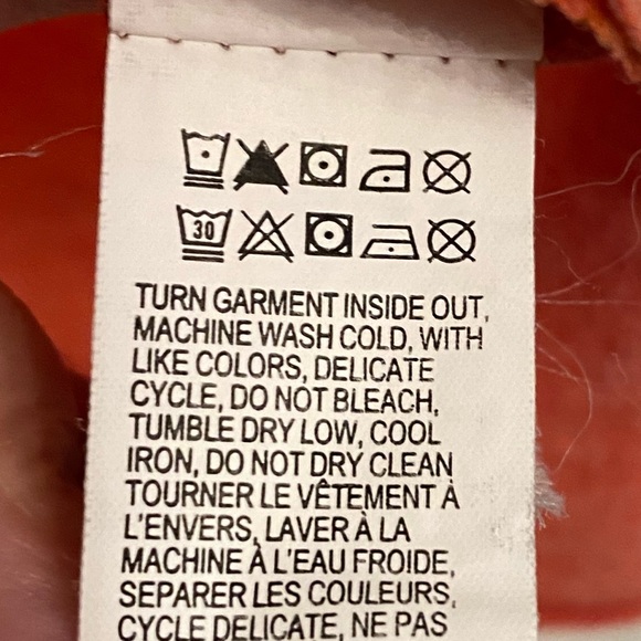 LUCKY BRAND SIZE SMALL SHORT SLEEVE T SHIRT IN PEACH COLOUR WITH V NECK - Picture 3 of 6